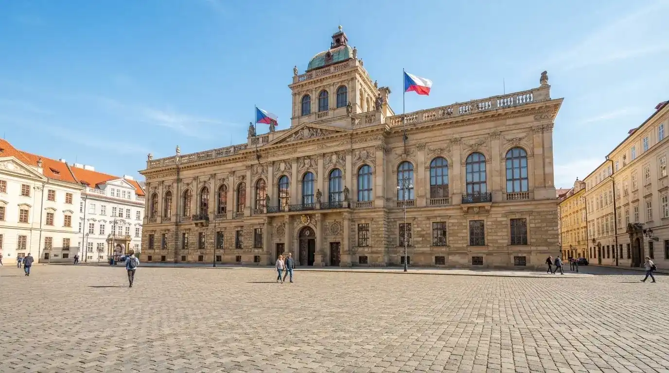 Historická úřední budova s vlajkami na slunečném náměstí — casino platba paysafecard
